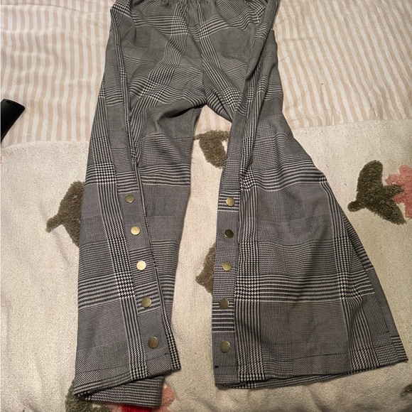 Who What Wear Stylish Gray Plaid cropped pants - Picture 3 of 8